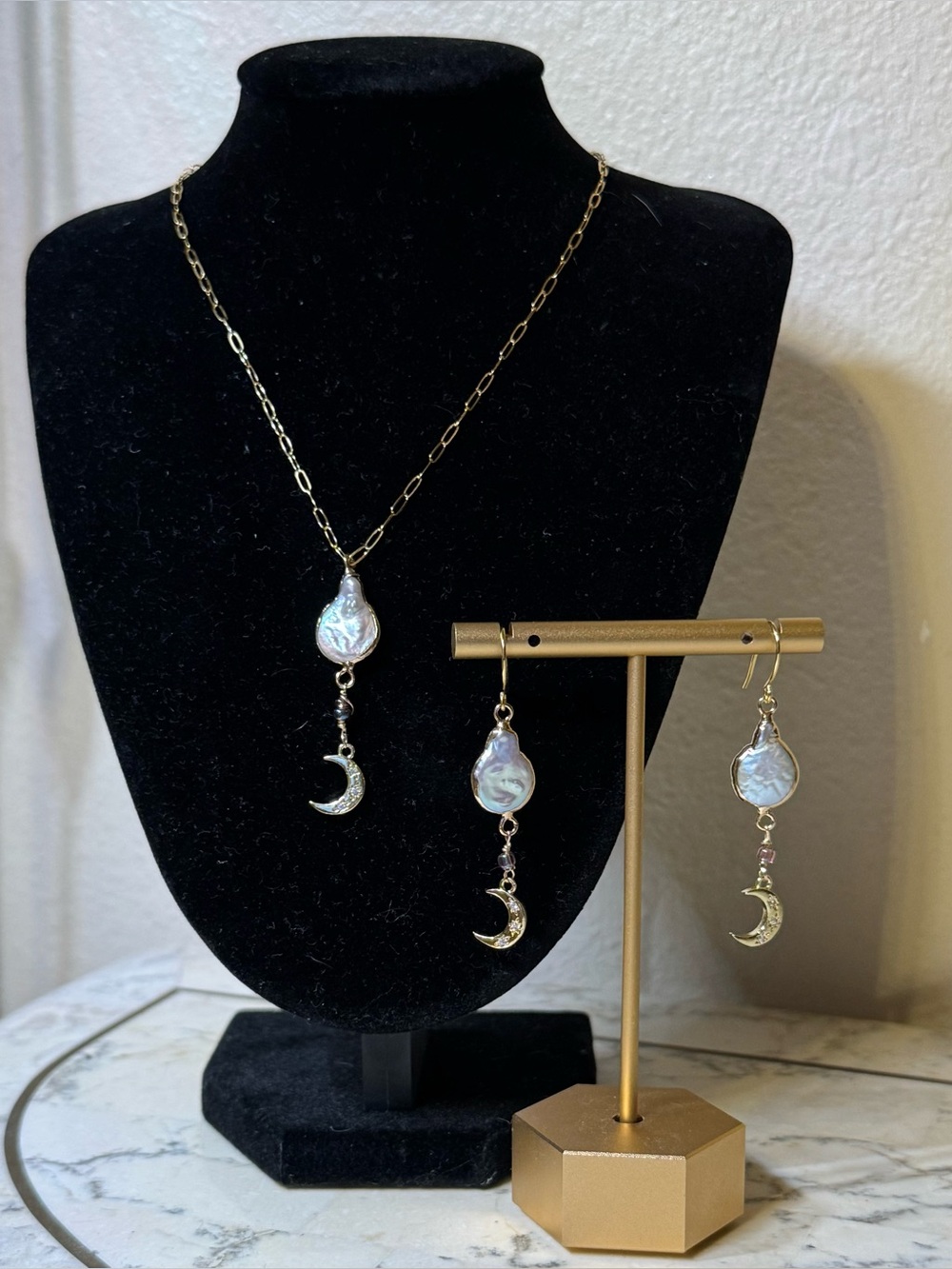 18KGold Moon 18k filled chain& Iridescent Pearl Drop Earrings! ‼️Handmade‼️ - Picture 5 of 12
